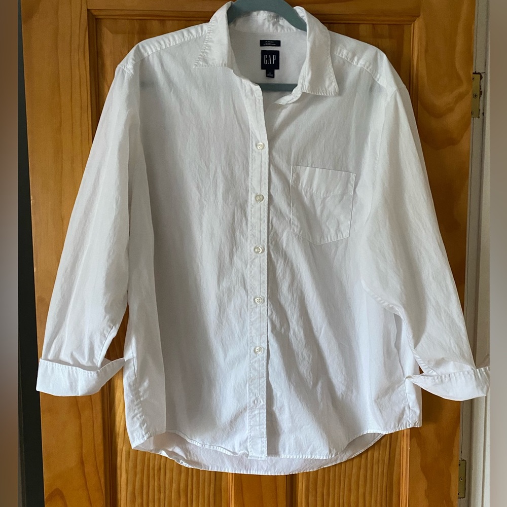Sold out! Gap 100% cotton big shirt - size medium. White or Black